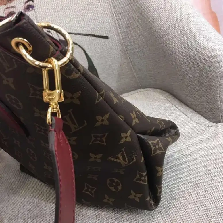 Bags 19B570429 LV 0818